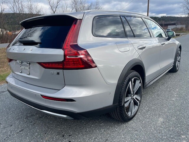 2025 Volvo V60 Cross Country B5 Plus photo 4