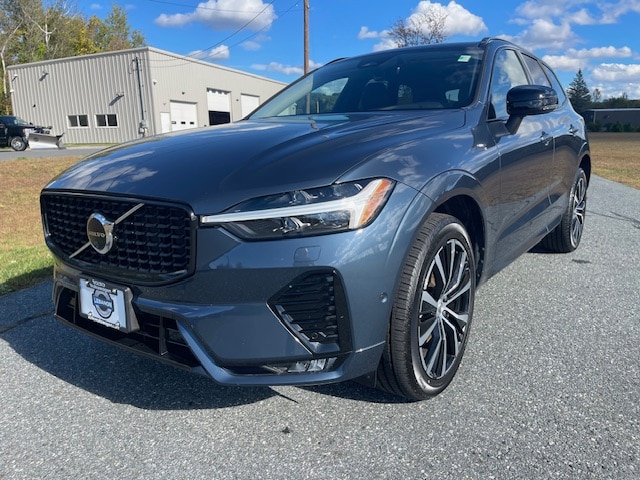 2025 Volvo XC60 Plus's photo