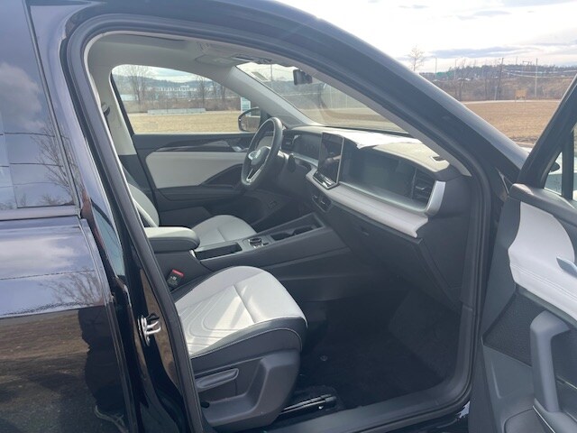 2025 Volkswagen Tiguan SE - Photo 9