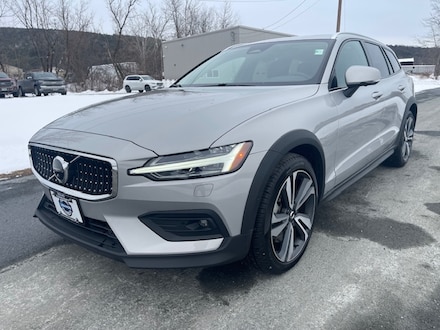 2025 Volvo V60 Cross Country B5 Plus Wagon