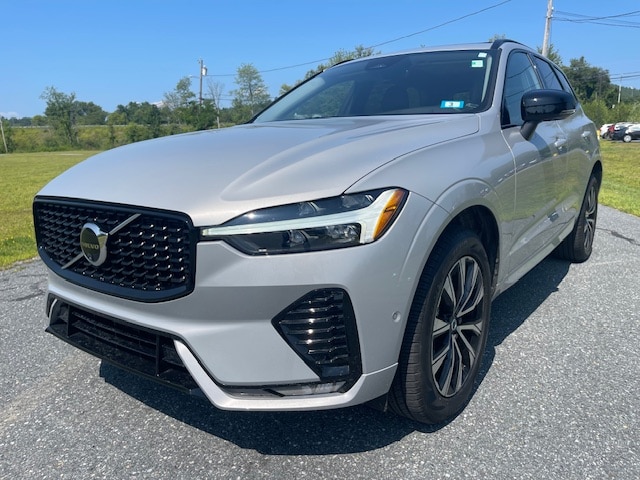 2025 Volvo XC60 B5 Plus Dark Theme