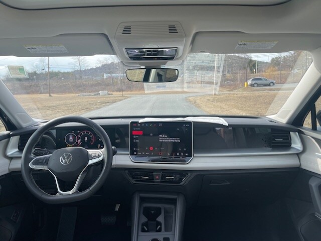 2025 Volkswagen Tiguan SE - Photo 12