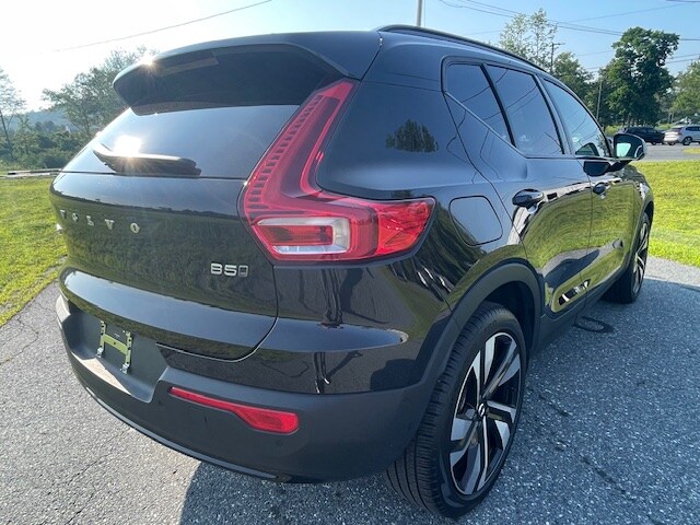 2025 Volvo XC40 Plus photo 4