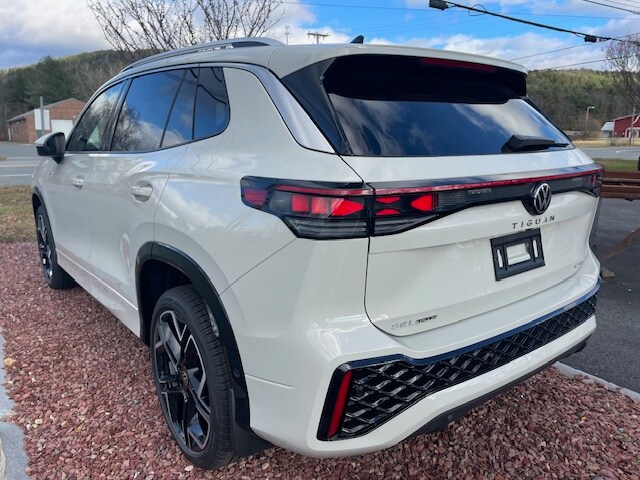 2026 Volkswagen Tiguan SEL R-Line photo 2