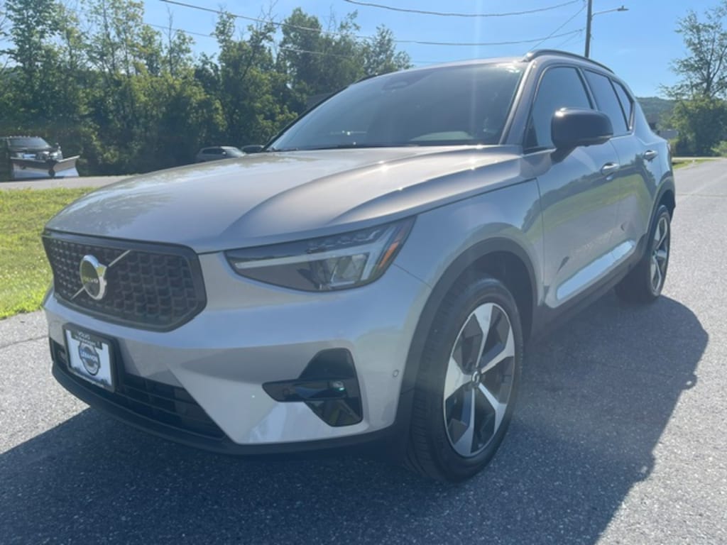 Used 2024 Volvo XC40 B5 Plus Dark SUV
