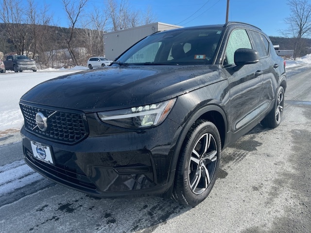 2024 Volvo XC40 Core