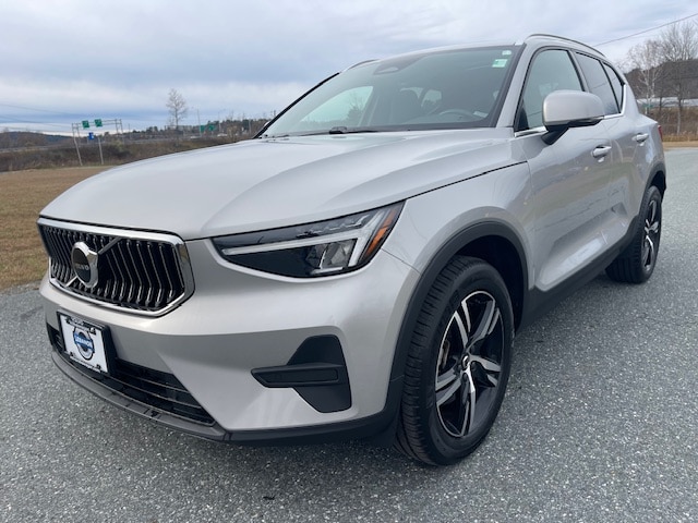 2025 Volvo XC40 Core's photo