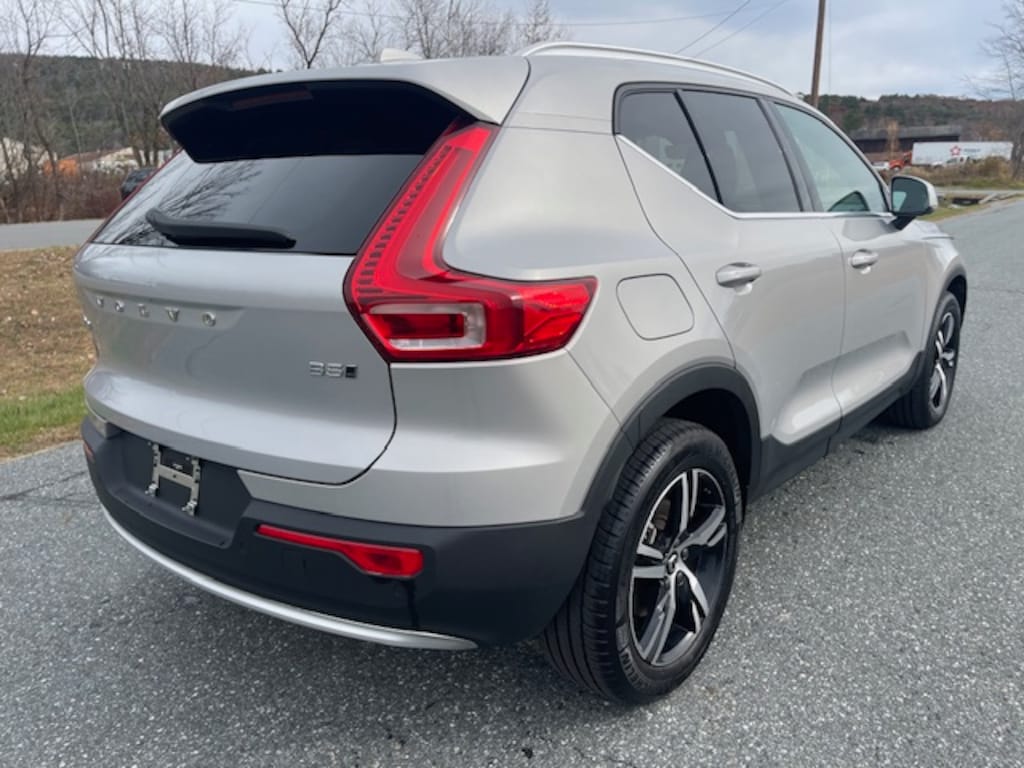 Used 2025 Volvo XC40 B5 Core Bright Theme SUV