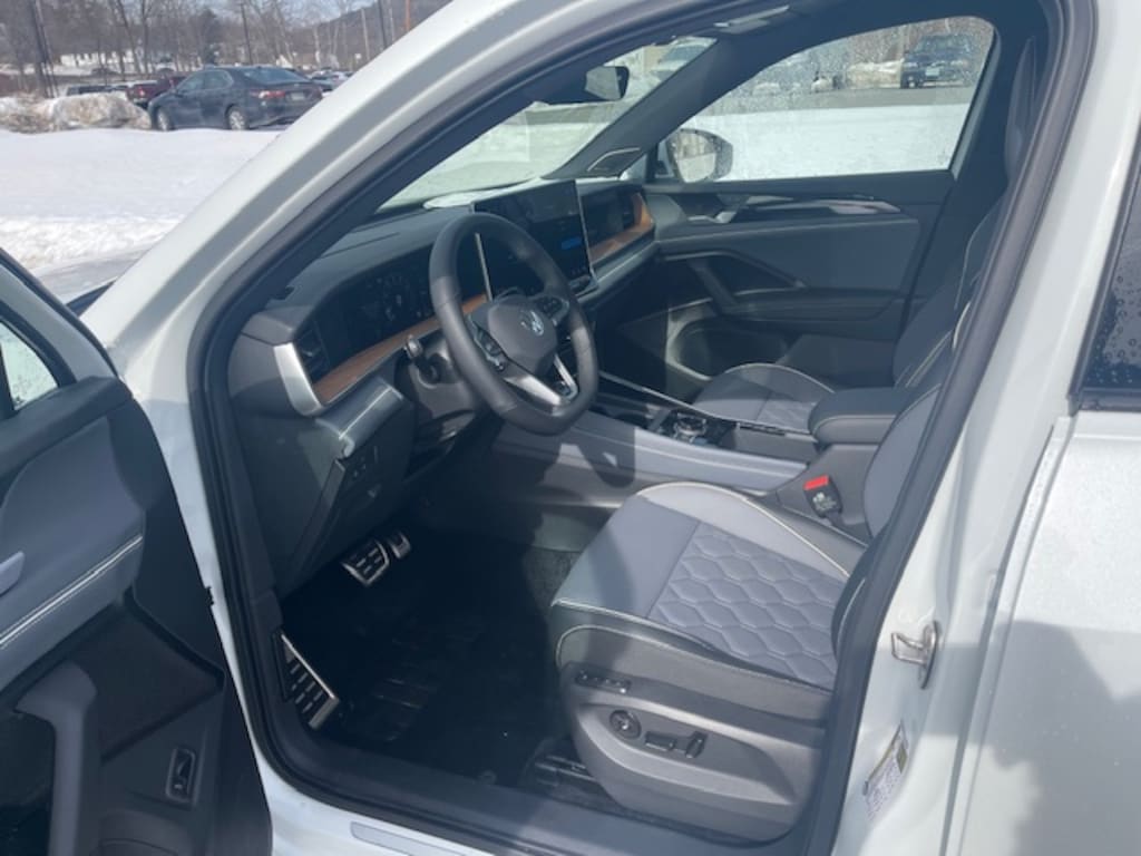 New 2026 Volkswagen Tiguan 2.0T SEL R-Line Turbo SUV