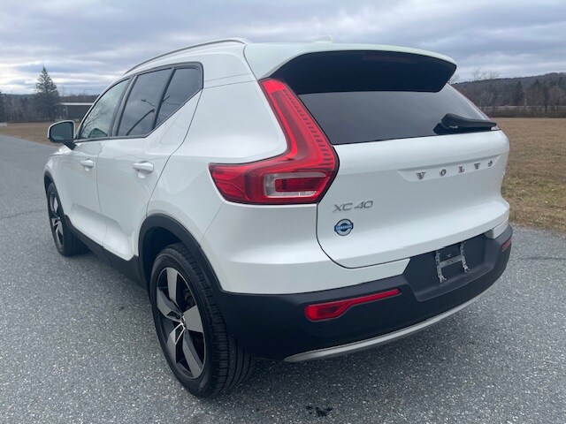 2021 Volvo XC40 T5 Momentum photo 3