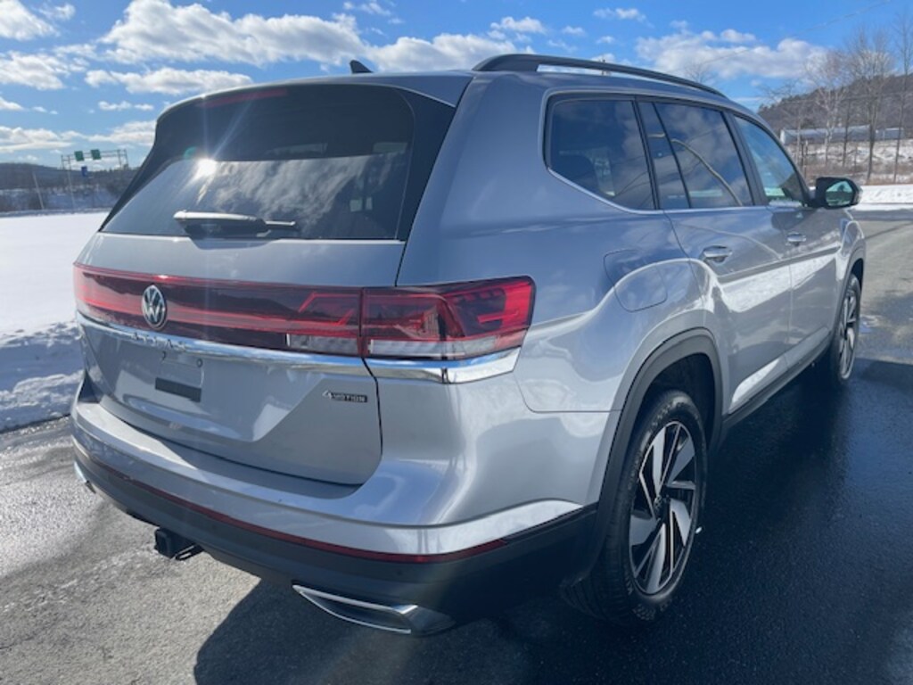 Used 2025 Volkswagen Atlas 2.0T SE w/Technology SUV