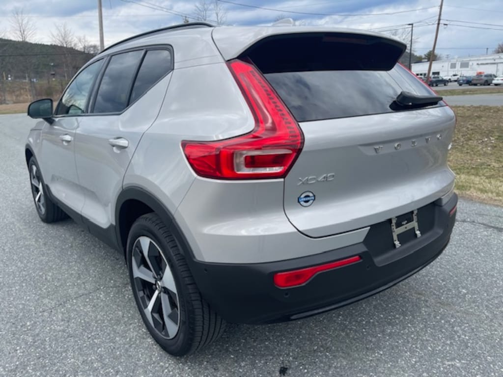 Used 2025 Volvo XC40 B5 Plus Dark Theme SUV