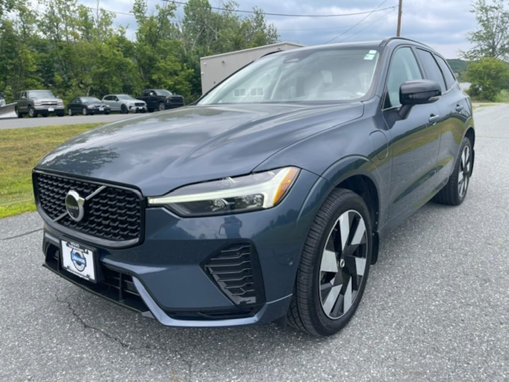 Used 2024 Volvo XC60 plug-in hybrid T8 Plus Dark SUV