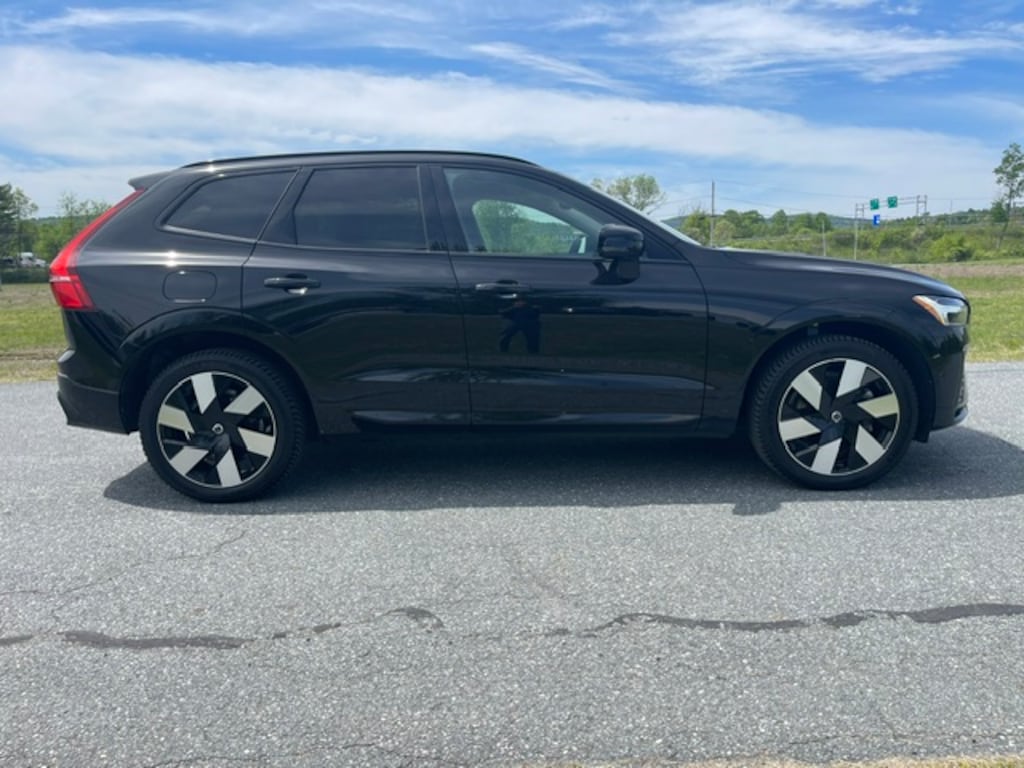 Used 2024 Volvo XC60 plug-in hybrid T8 Plus Dark SUV