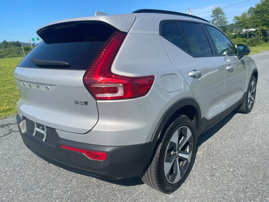 Used 2024 Volvo XC40 B5 Plus Dark SUV