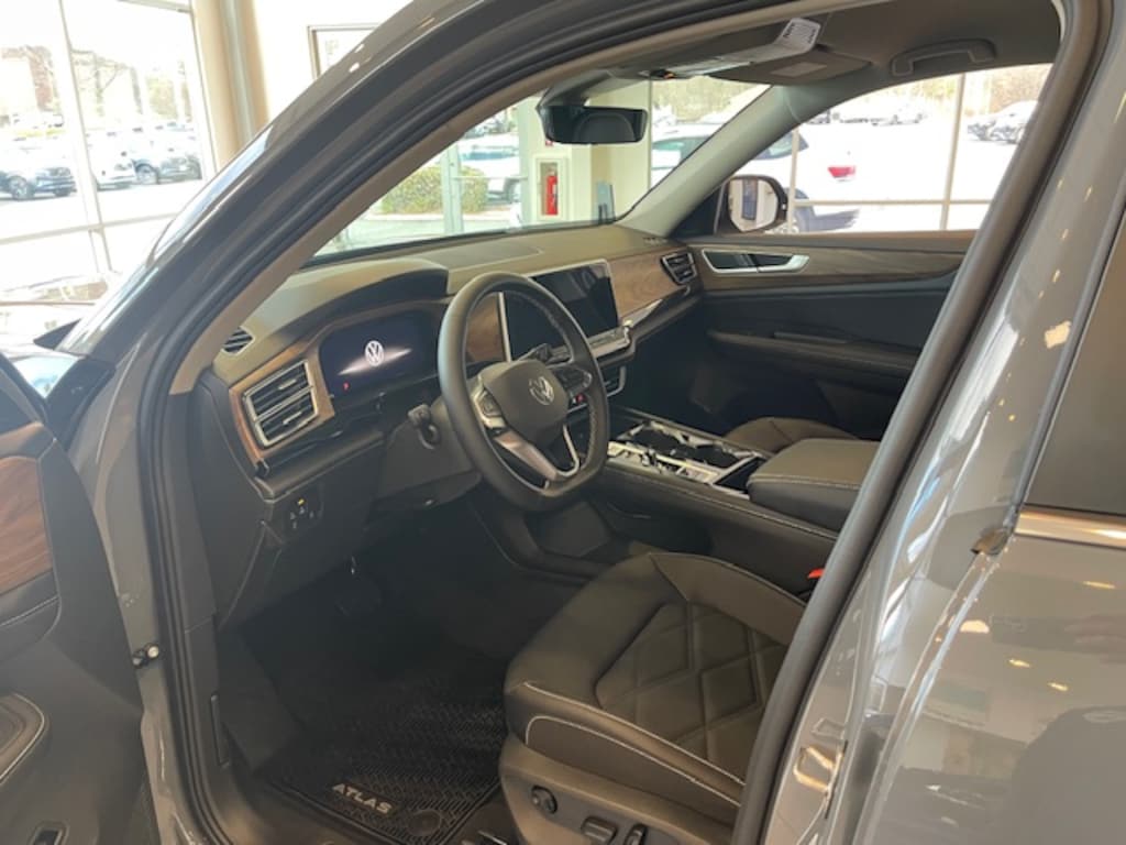 New 2026 Volkswagen Atlas 2.0T SE w/Technology SUV