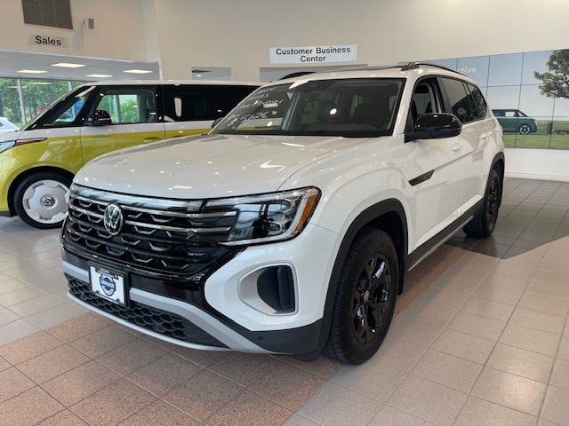 2024 Volkswagen Atlas 2.0T Peak Edition SEL