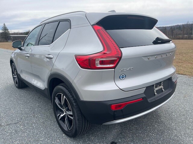 2025 Volvo XC40 Core photo 3