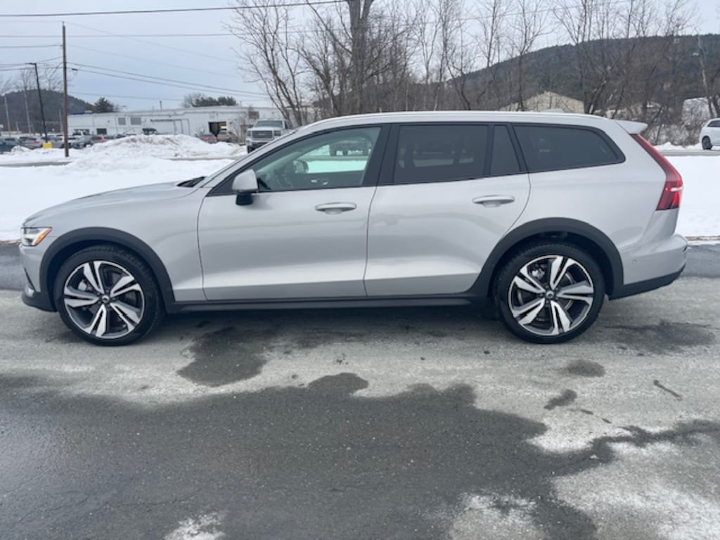 Used 2025 Volvo V60 Cross Country B5 Plus Wagon