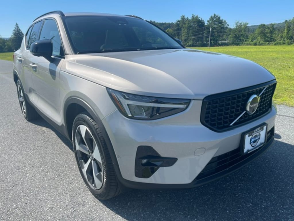 Used 2024 Volvo XC40 B5 Plus Dark SUV