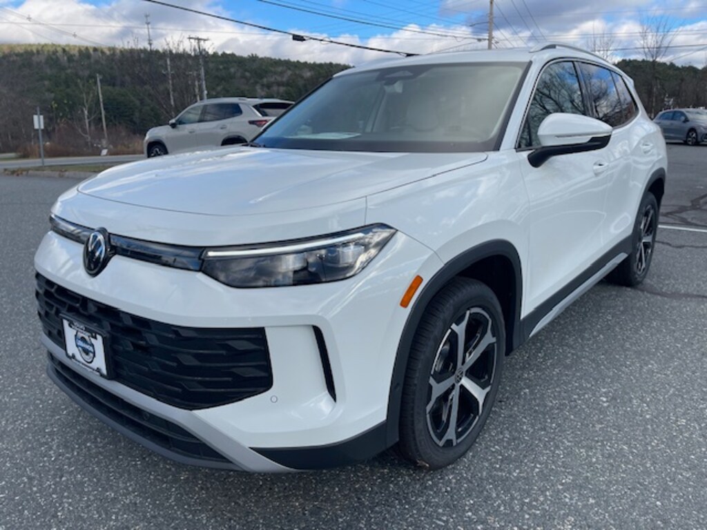 New 2025 Volkswagen Tiguan 2.0T SE SUV