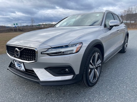 2025 Volvo V60 Cross Country B5 Plus Wagon