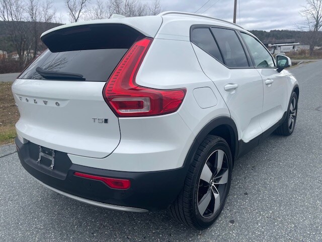 2021 Volvo XC40 T5 Momentum photo 4