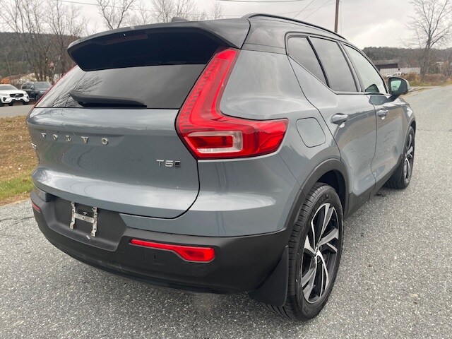 2021 Volvo XC40 T5 R-Design photo 4