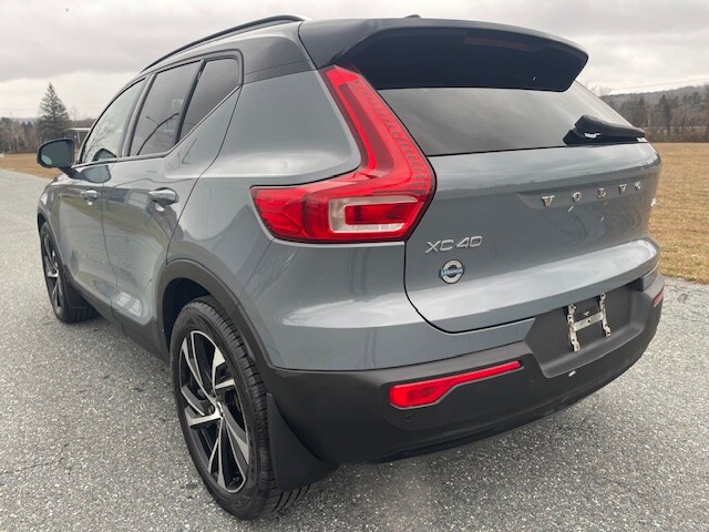 2021 Volvo XC40 T5 R-Design photo 3