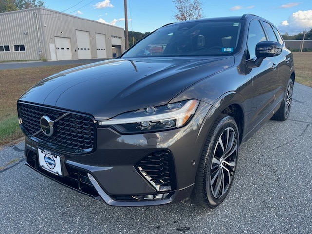 2025 Volvo XC60 Plus's photo