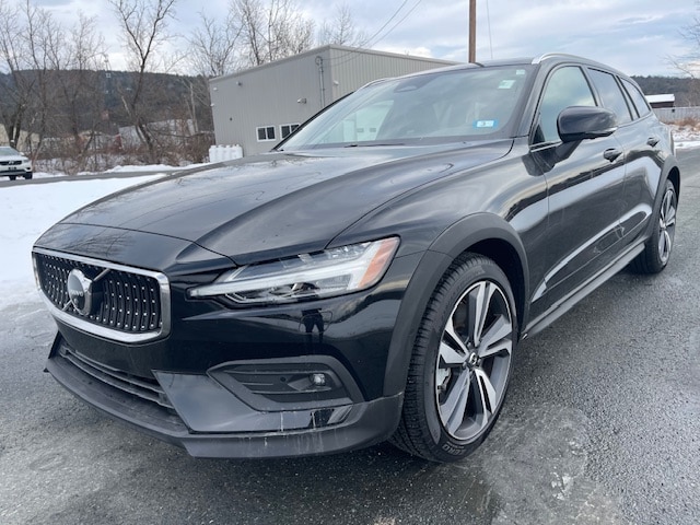 2025 Volvo V60 Cross Country Plus's photo