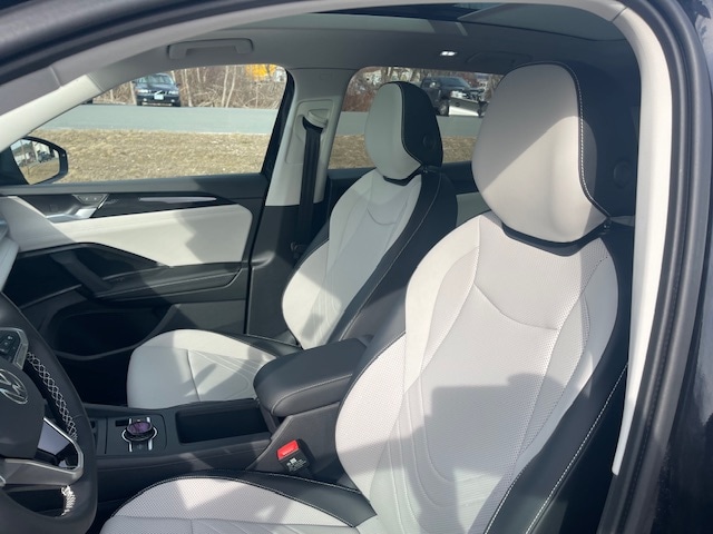 2025 Volkswagen Tiguan SE - Photo 10