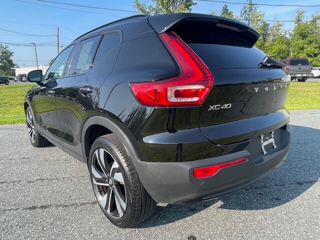 2025 Volvo XC40 Plus photo 3