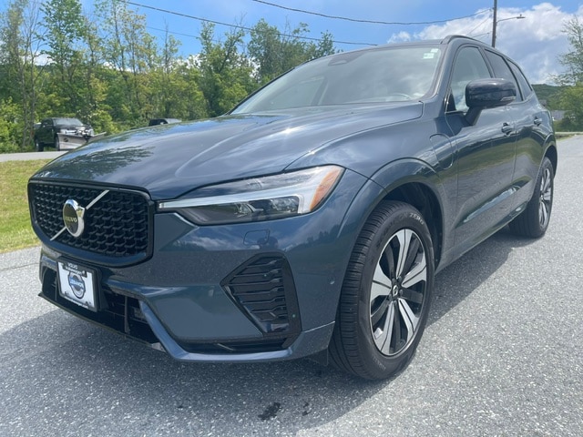 2025 Volvo XC60 T8 Plus Dark AWD's photo
