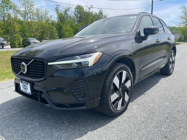 2024 Volvo XC60 T8 Plus Dark Theme AWD's photo