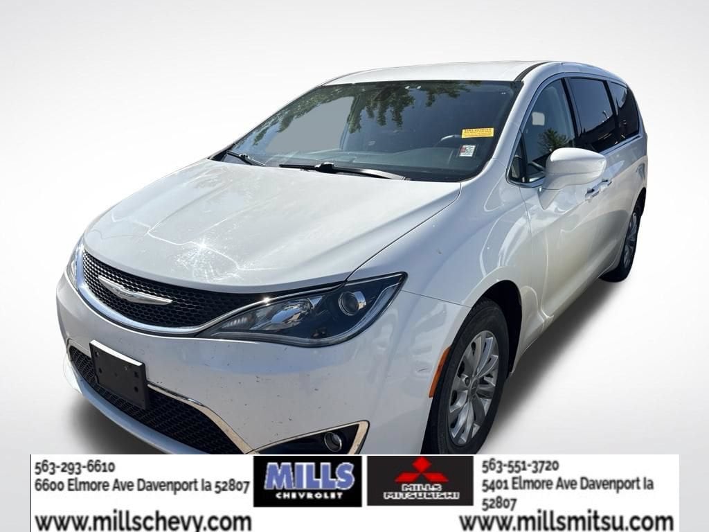 2018 Chrysler Pacifica Touring Plus's photo