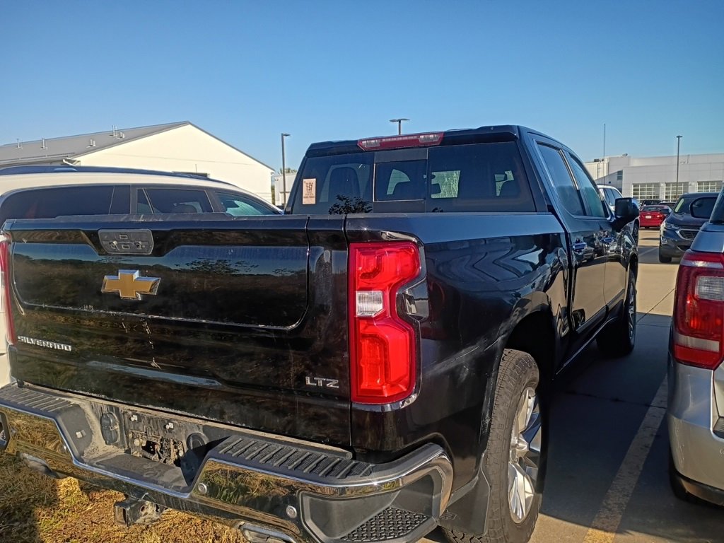 2022 Chevrolet Silverado 1500 LTZ photo 3