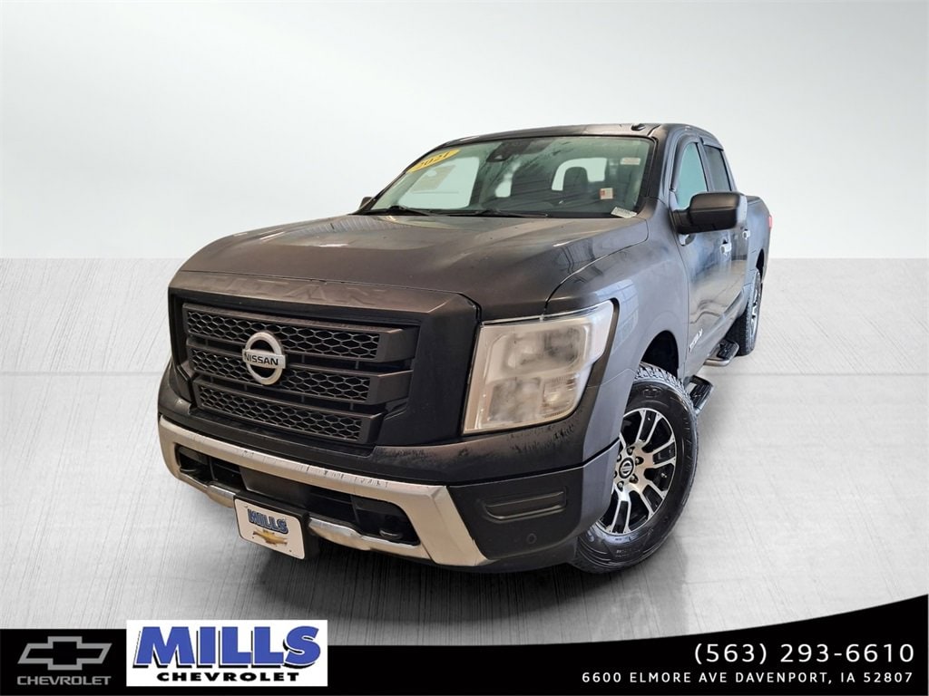 2021 Nissan Titan SV's photo