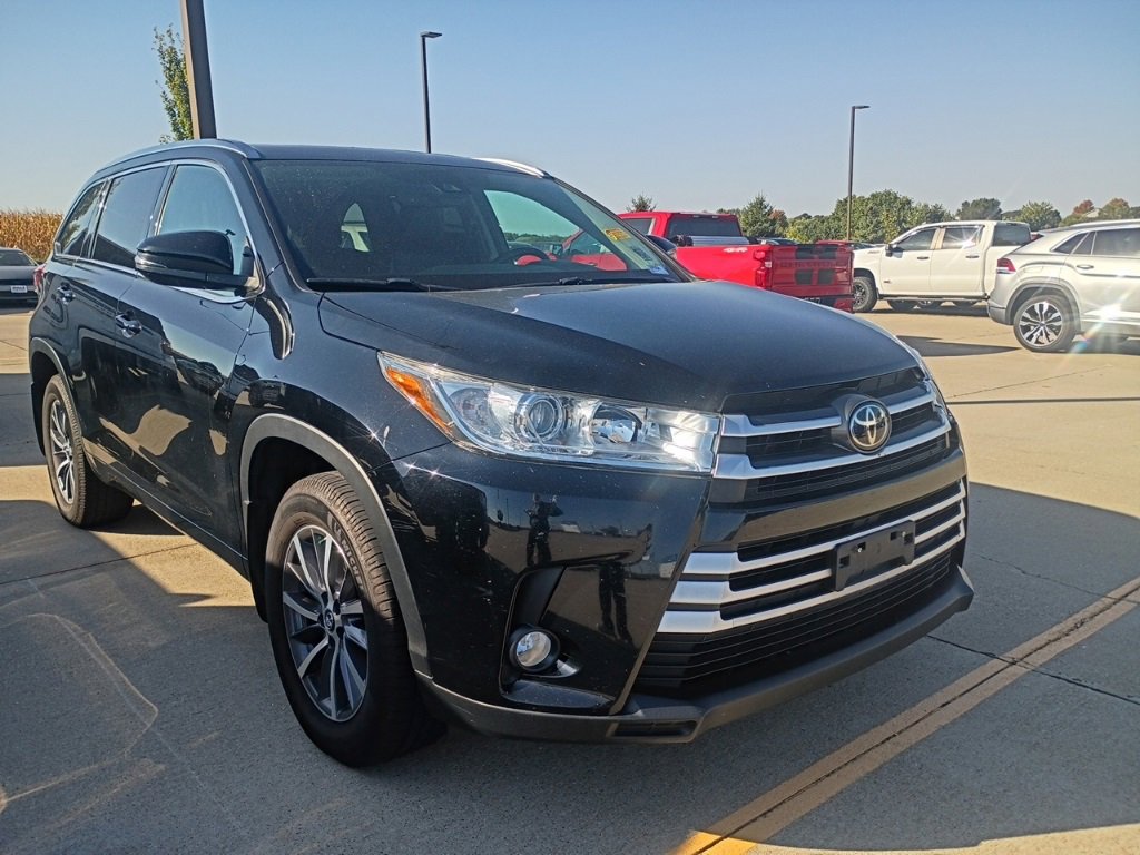 2017 Toyota Highlander XLE photo 2