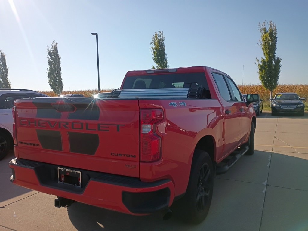 2023 Chevrolet Silverado 1500 Custom photo 3