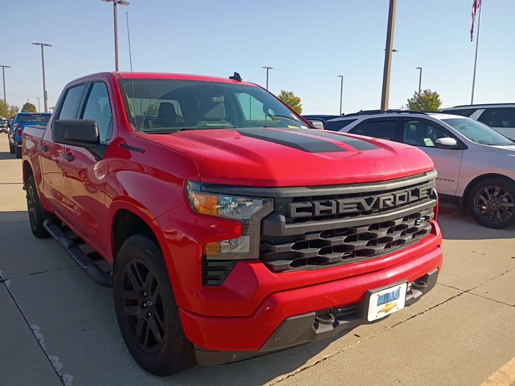 2023 Chevrolet Silverado 1500 Custom photo 2