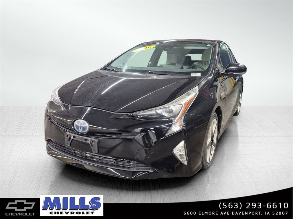 2016 Toyota Prius Three's photo