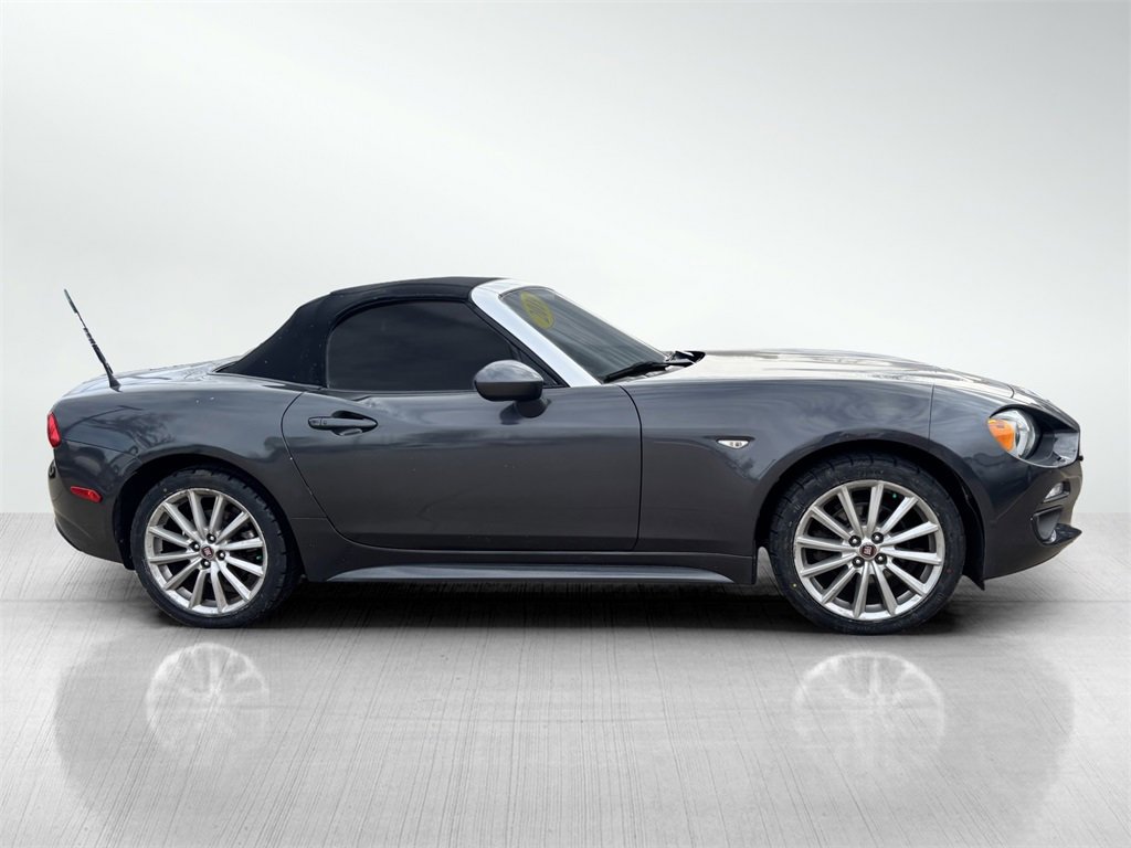2019 Fiat 124 Spider Lusso photo 4