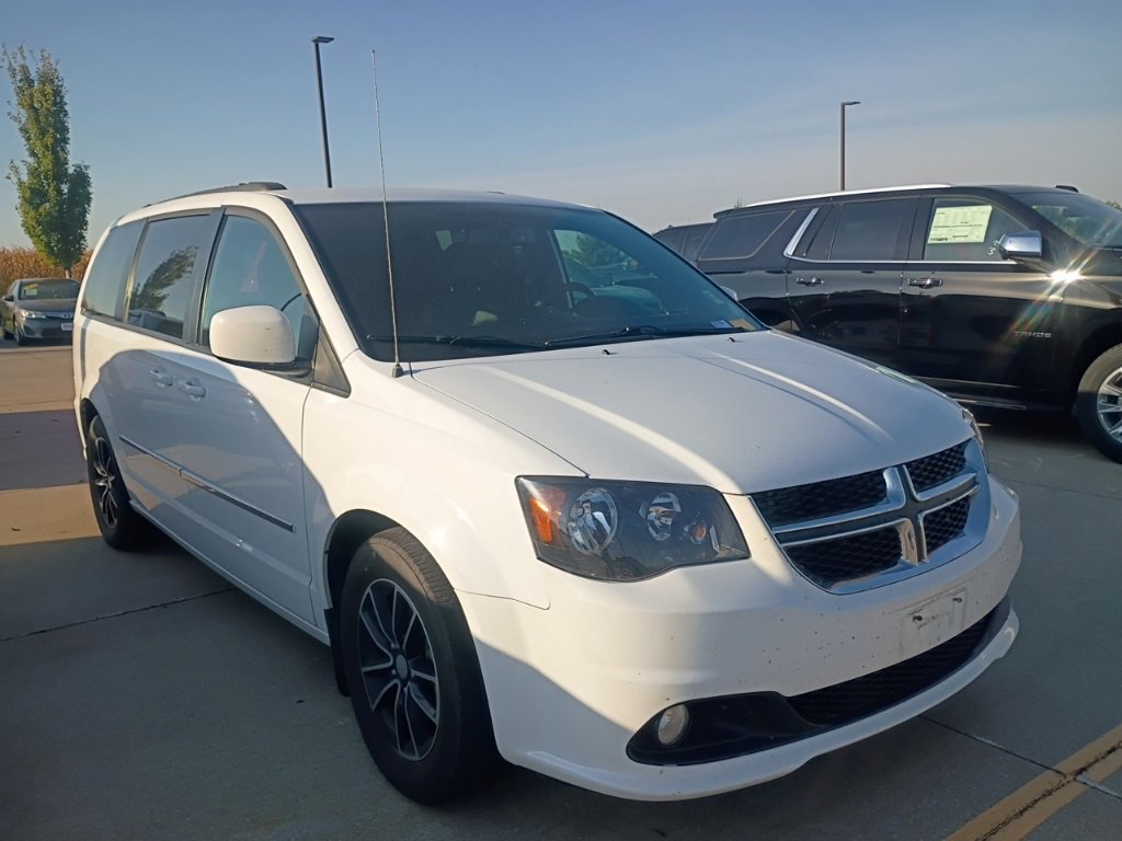 2017 Dodge Grand Caravan GT photo 2