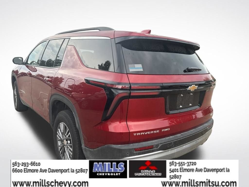 Used 2025 Chevrolet Traverse LT SUV