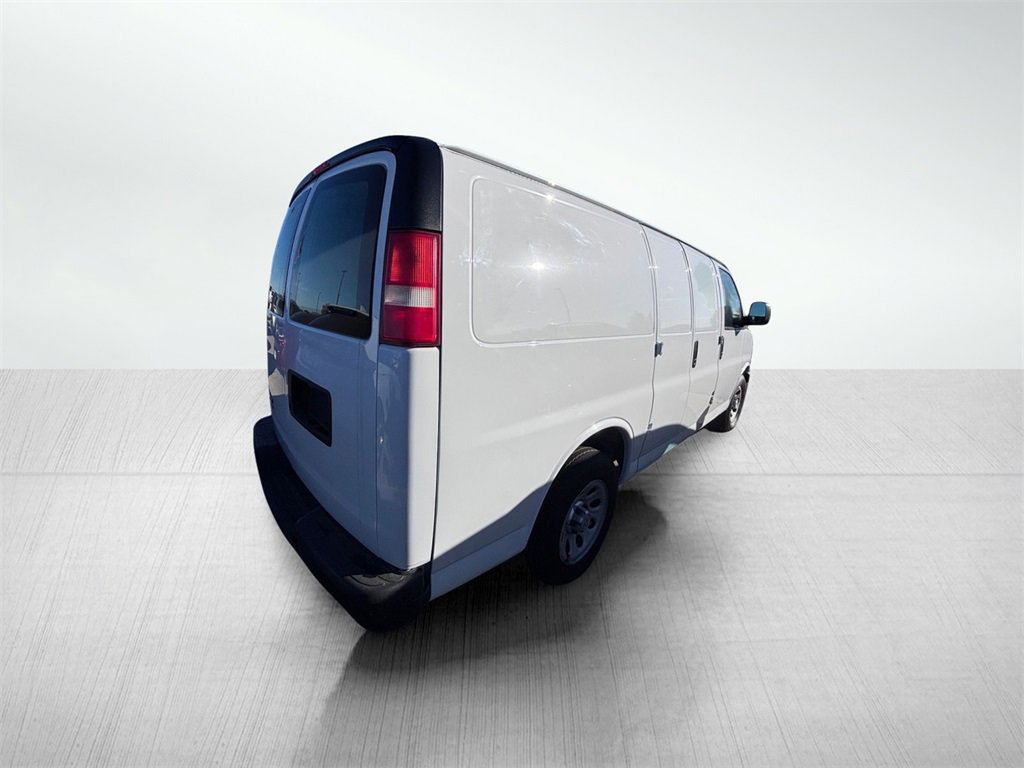 2013 Chevrolet Express 1500 Work Cargo Van photo 2