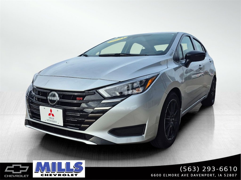 2023 Nissan Versa Sedan SR's photo