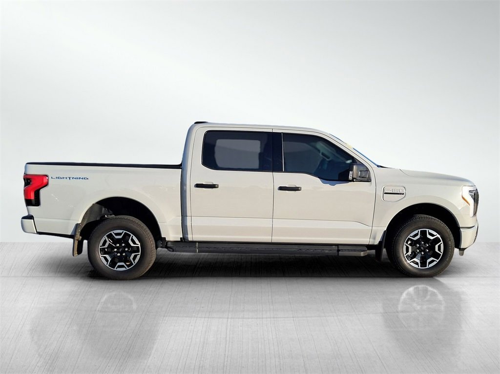 2023 Ford F-150 Lightning XLT photo 4