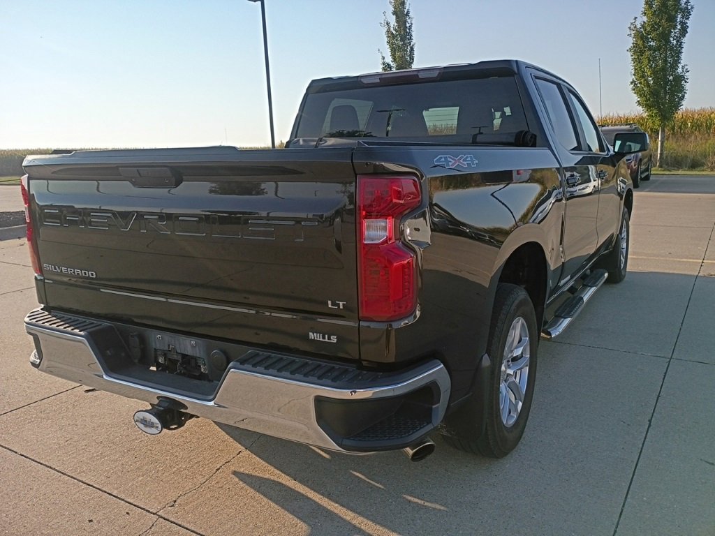 2020 Chevrolet Silverado 1500 LT photo 2