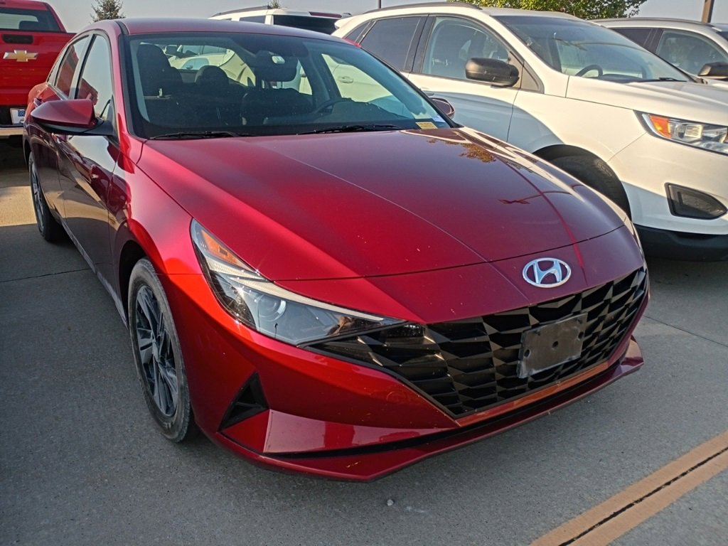 2023 Hyundai Elantra SEL photo 2